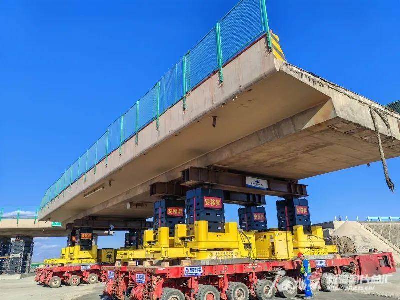 咱们国家现在真的挺牛！有一样被全球争抢的“大国重器”，就是那种能背着几万吨重物满