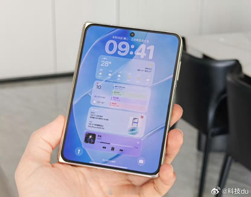 iPhoneUltra真机超前瞻苹果折叠屏营销这么久，应该快上市了吧，今年基本上