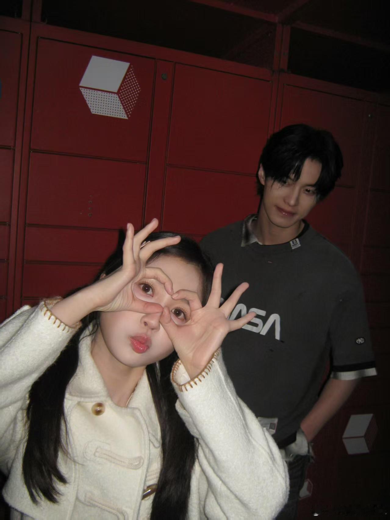 谁家好剧不讲道理只讲发糖 靳朝对外冷硬寡言，在姜暮面前秒变话痨，藏在细节里的独宠