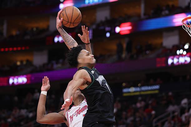 特仑斯-香农这种球员，遇到芬奇是真的倒了大霉了。上赛季其实就打出过一些很好的表现