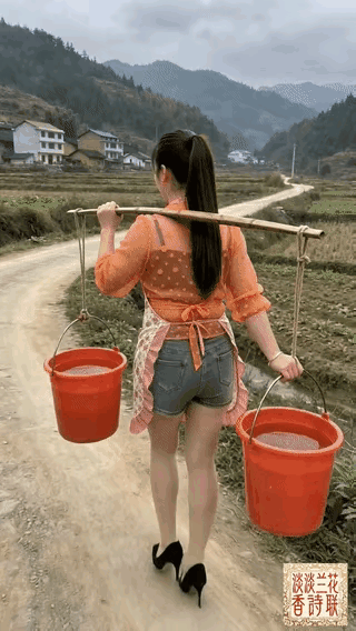 农村的媳妇，论身材，论颜值那一点都不输城里的女子。