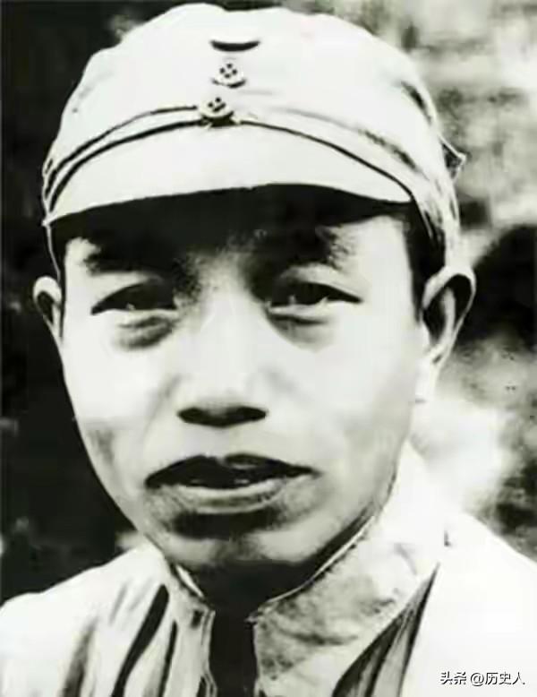 1939年春日开学典礼，谭震林一眼失神：台上姑娘，太像我亡妻了
 
1939年的