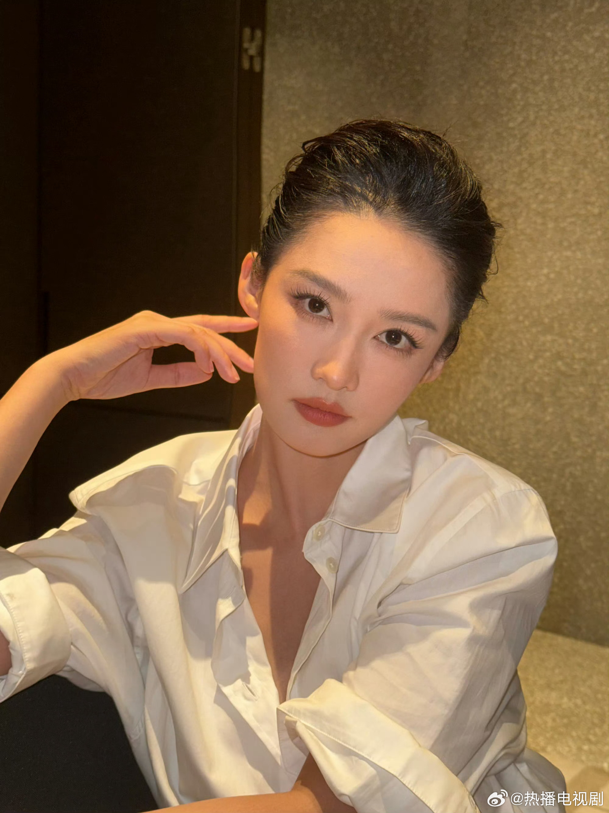 李沁offer7智性恋新闻女神令人心动的offer 李沁的气质和新闻行业的严谨专