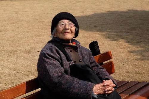 “人老两个坎，熬过就长寿”，两坎是指哪两年？老年人要多关注

“你知道吗，人生路