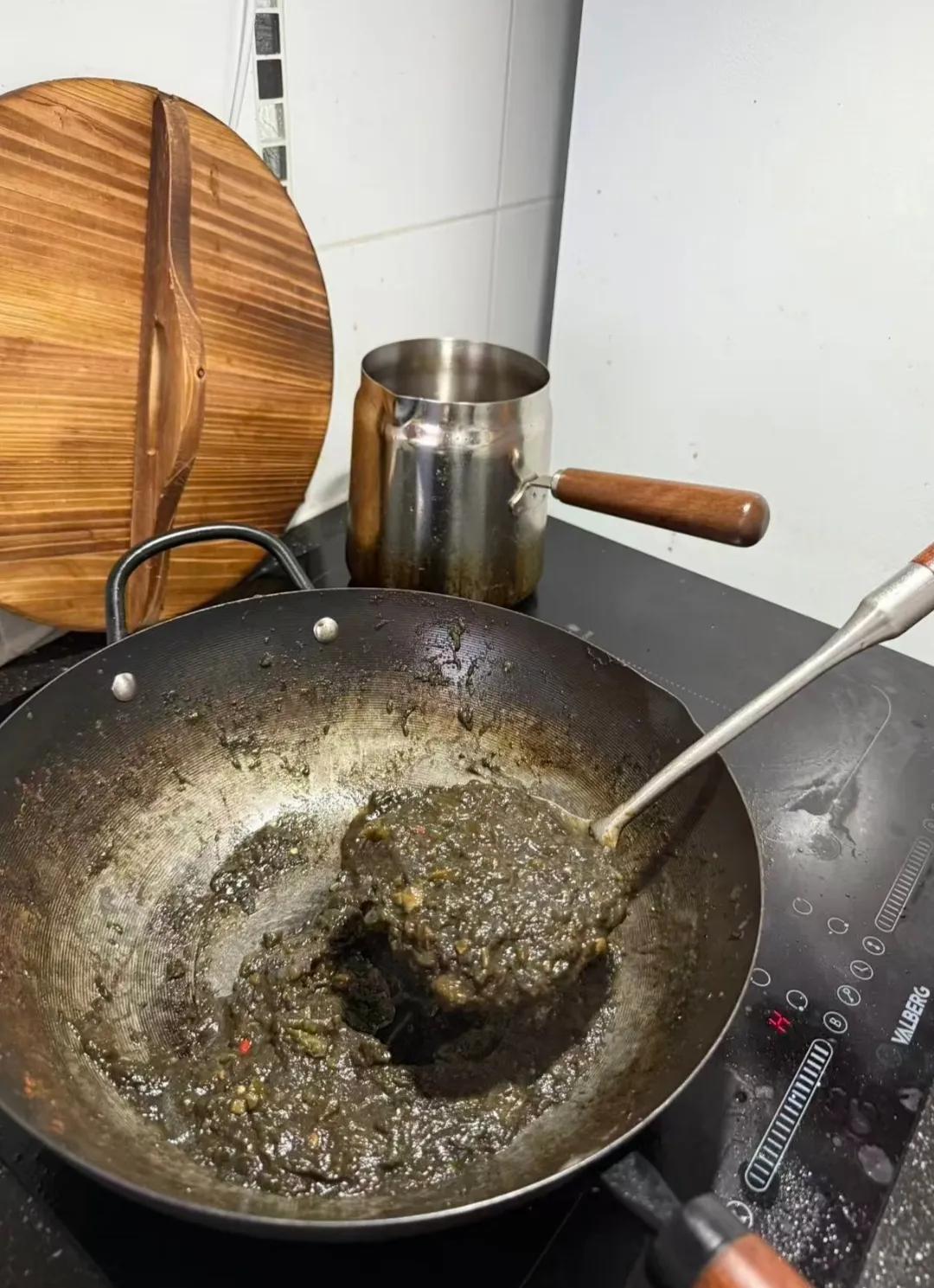 老婆做的茄子土豆拌饭，我怎么有点下不去嘴？