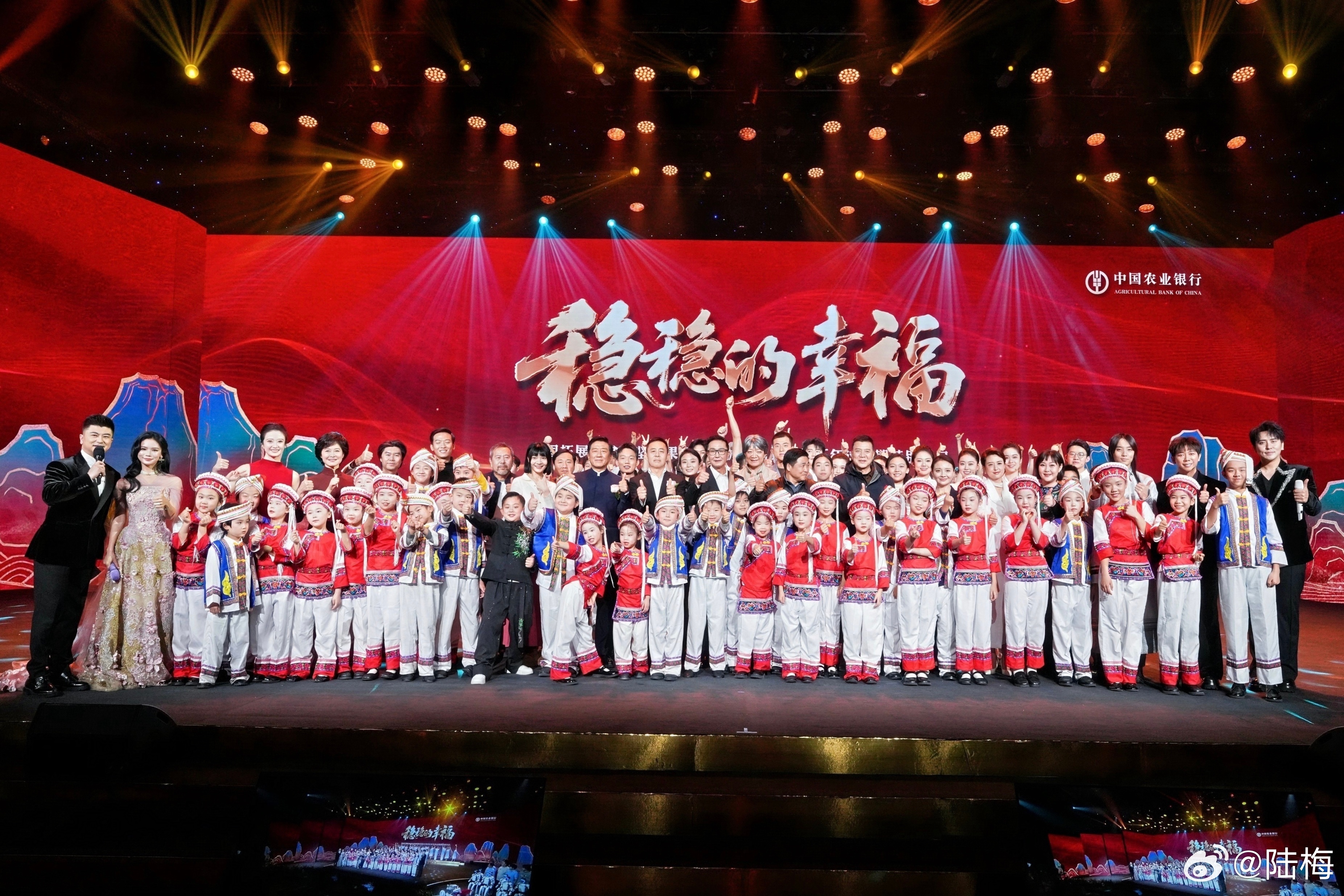 🕯️缅怀师长。广院的大师姐，北大的兼职导师。今年2月最后一次同台，睿智亲和、温