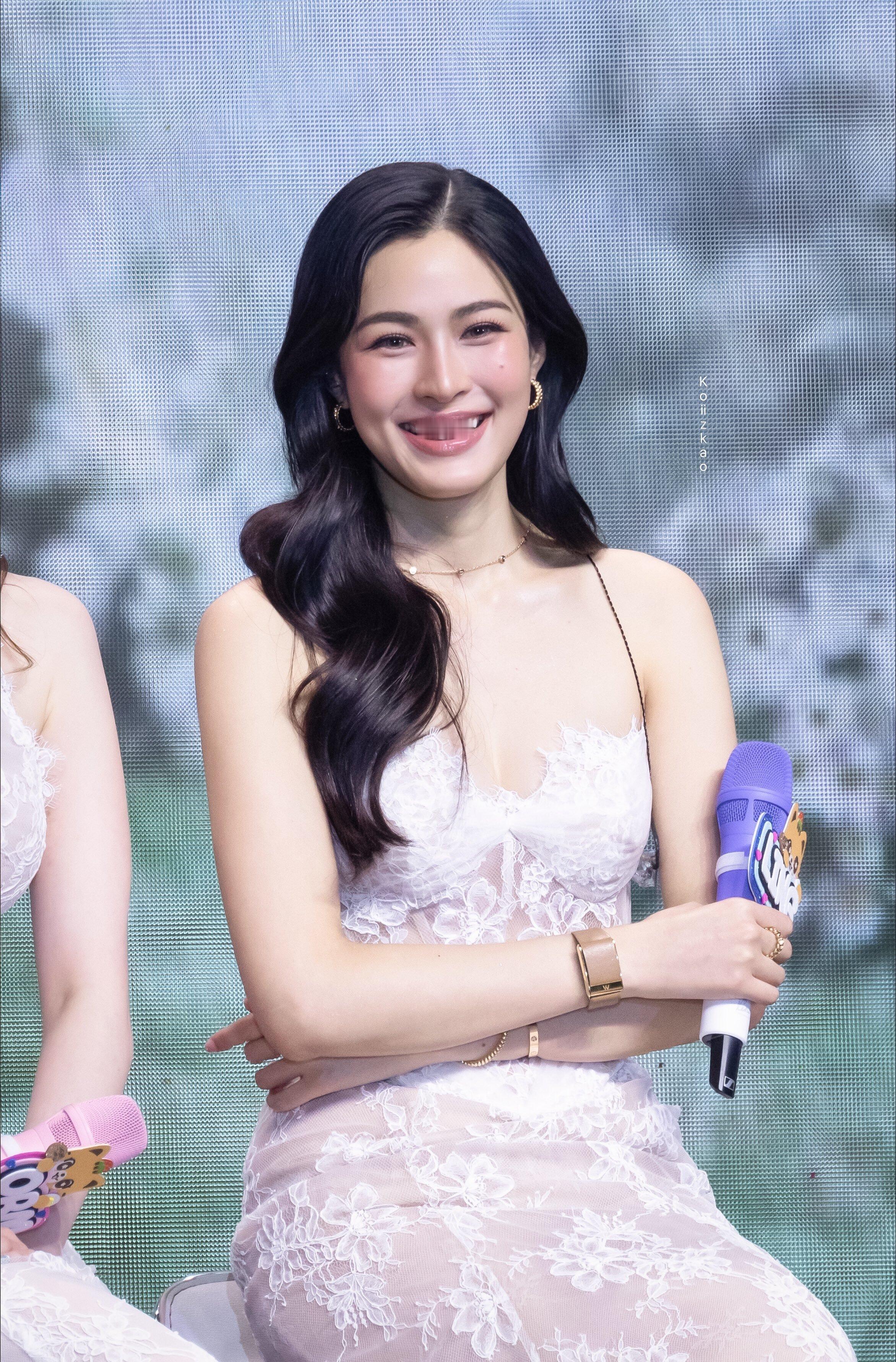 美得不染尘埃🤍©logo邝玲玲 