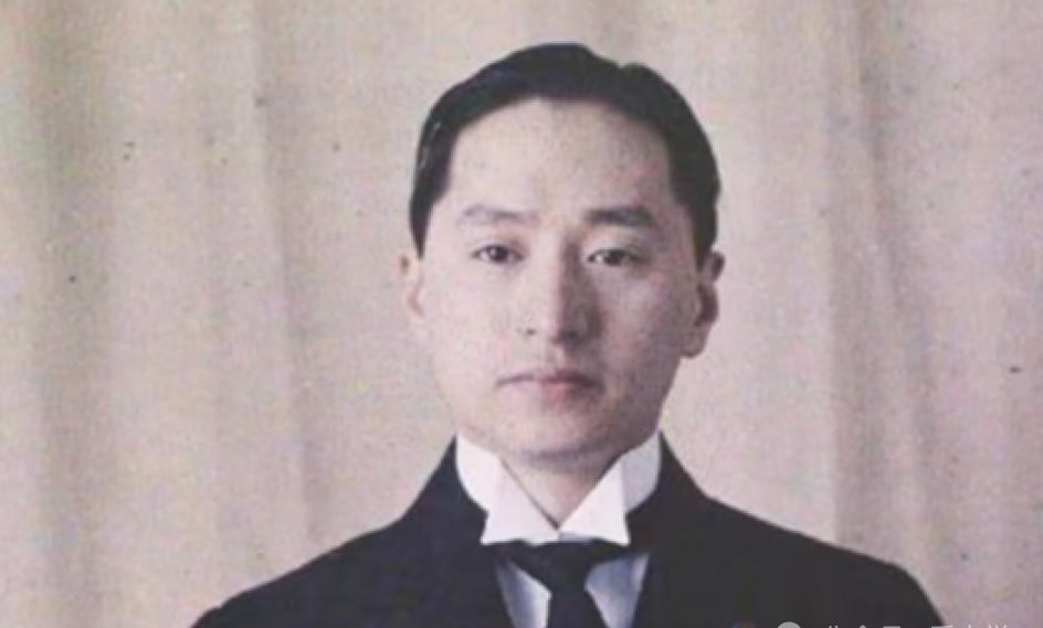 张学良口述回忆  叶公超顾维钧轶事  二
 
顾维钧么？当年我们搁北平的时候，我