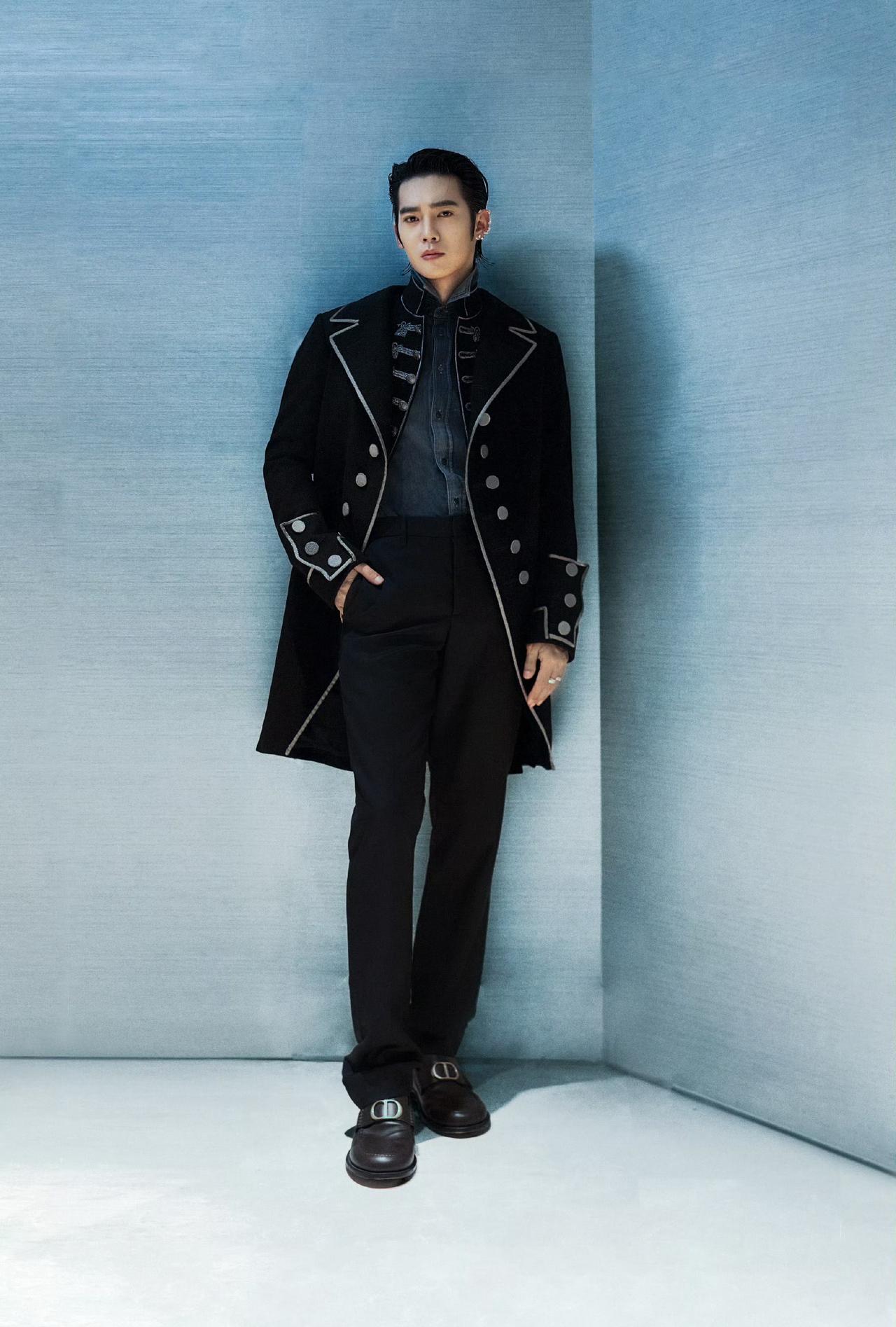 于适亮相香港Vogue x GQ 时尚盛会第二套造型大片，身穿Dior Men 