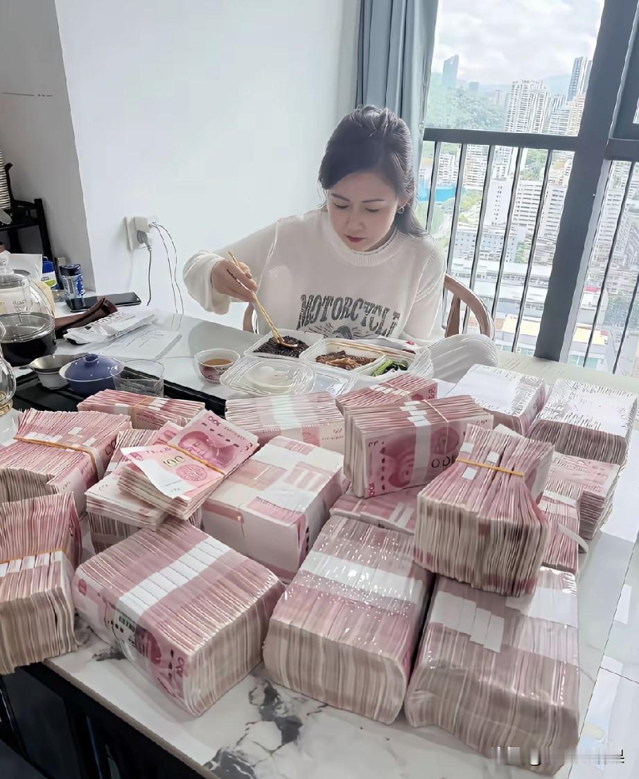 如果你是一名会计，上班期间经常面对这么多钱，你会是什么样的心情。