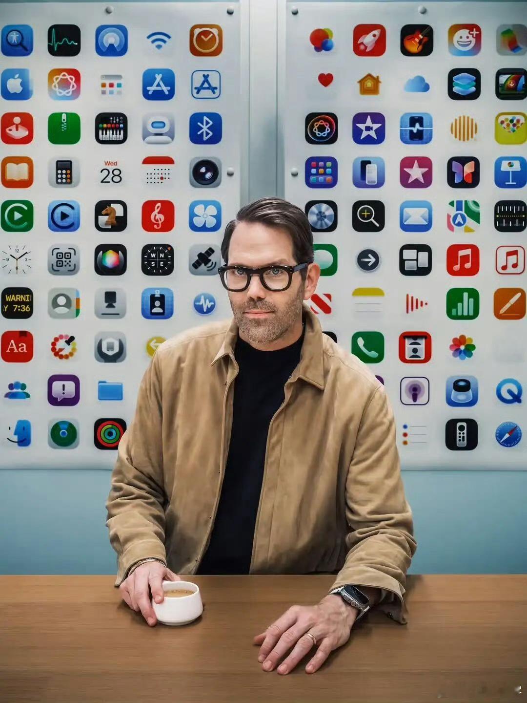 苹果顶级设计师投奔Meta 苹果设计总监Alan Dye被Meta挖走了，他在苹