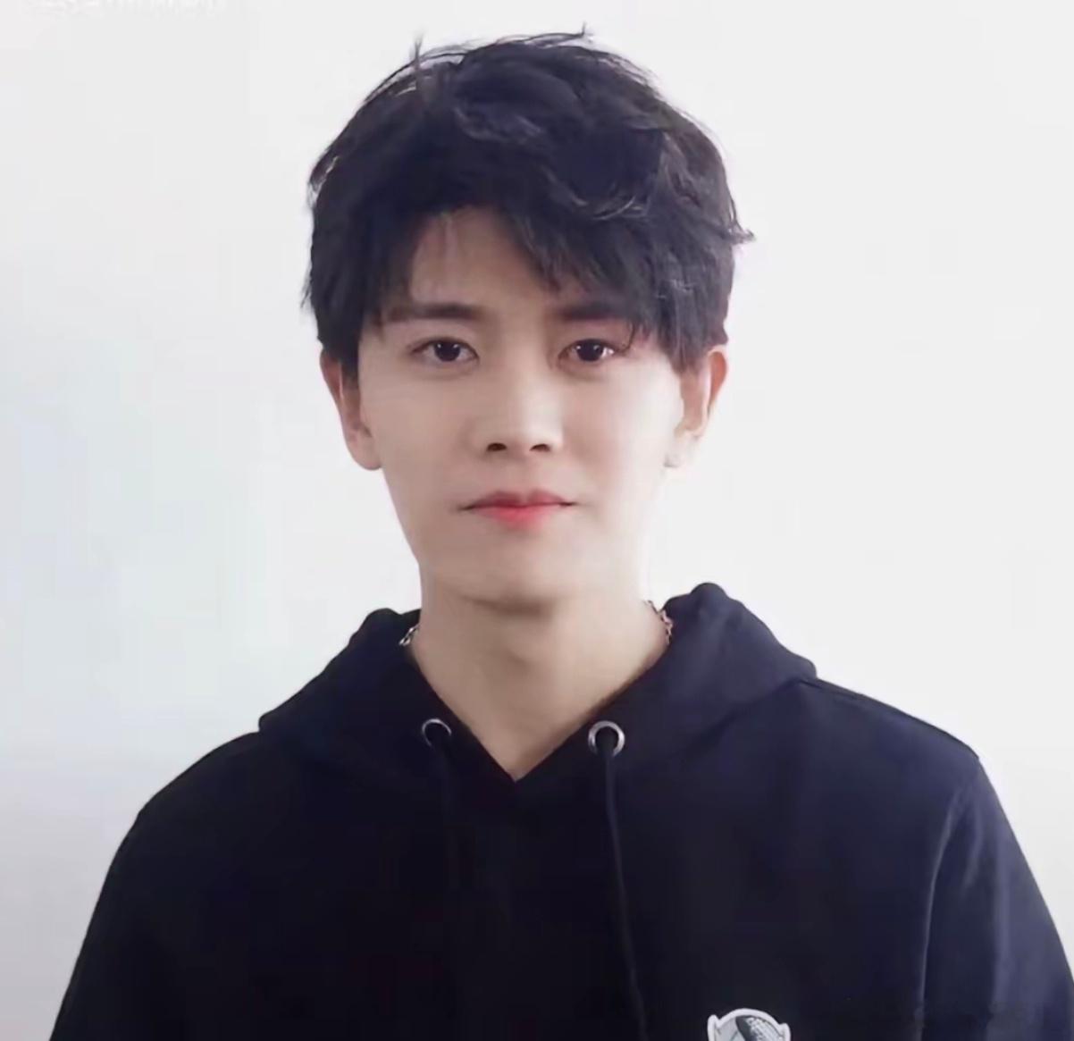 任嘉伦 ❥❥❥ 𝙏𝙊：任嘉伦♡Lᵒᵛᵉᵧₒᵤ♡❥❥❥🌼⁴¹¹ ♡简简单单是