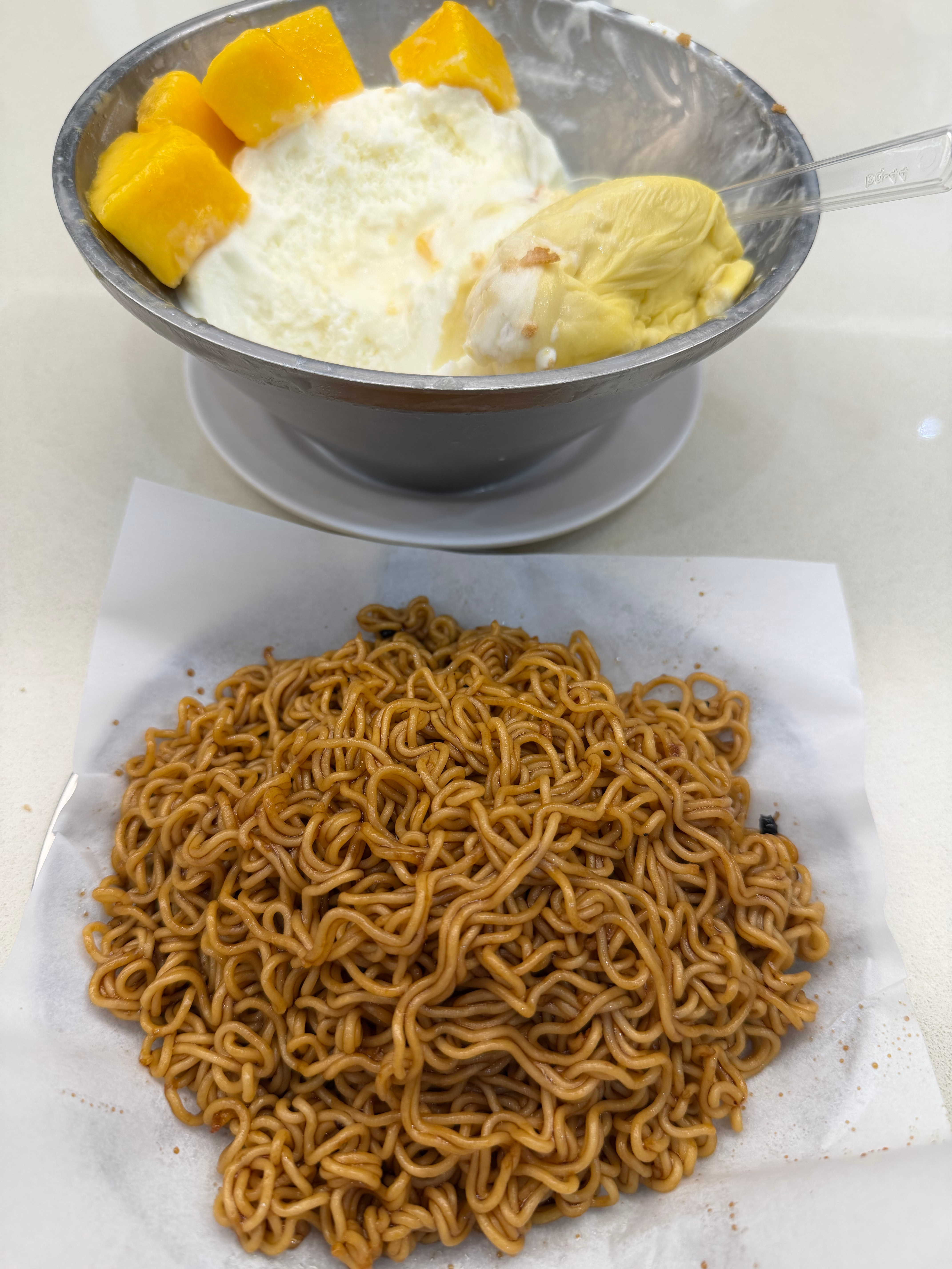 cv天空  榴莲芒果冰的冰都是牛奶味～还是我们广东的食物最好吃～哈哈哈 深圳·水