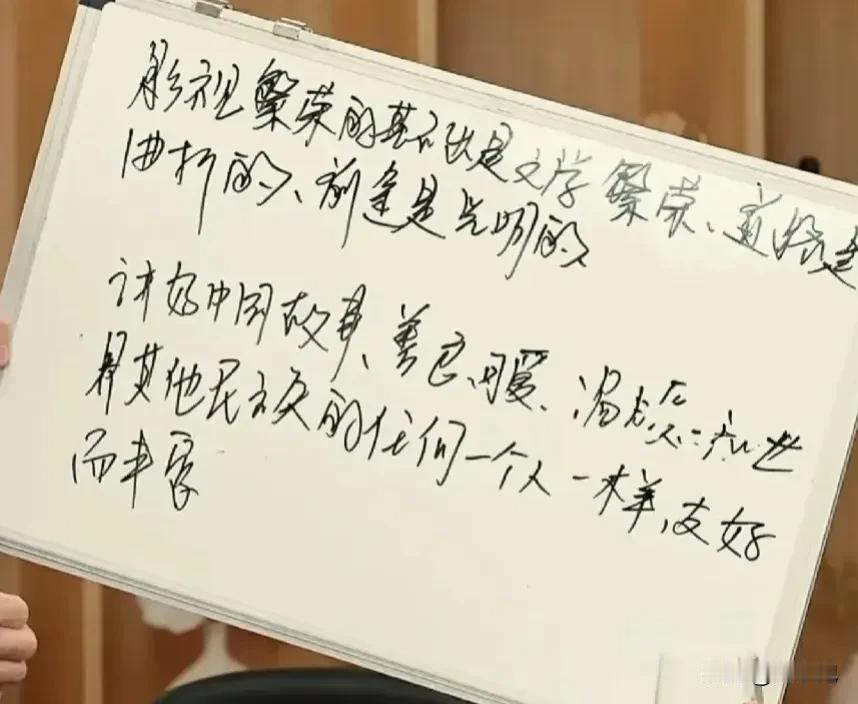 董宇辉有个一般人不具备的能力，就是和张艺谋导演访谈一段时间后，他能把聊过的内容概