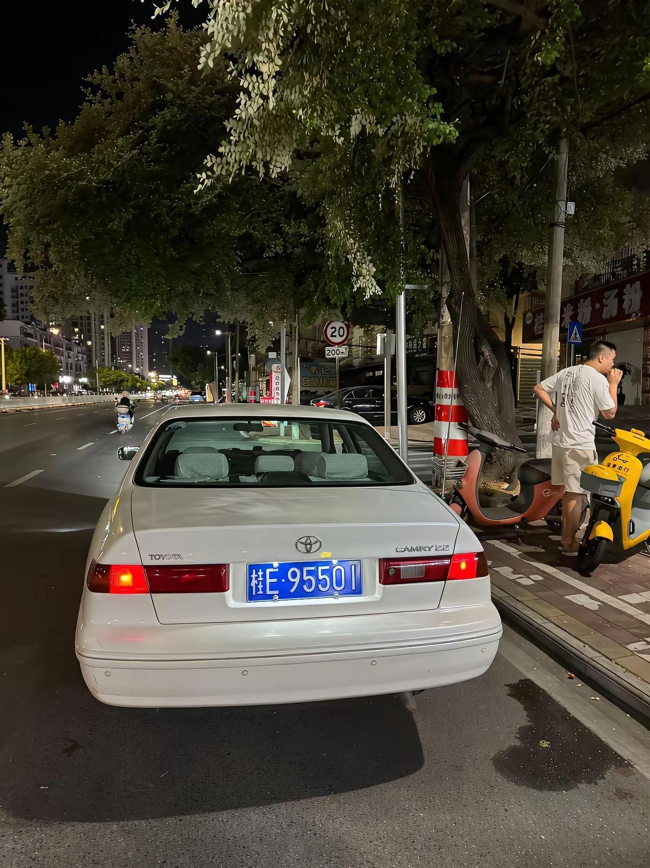 有谁认识这是几几年的车[灵光一闪]