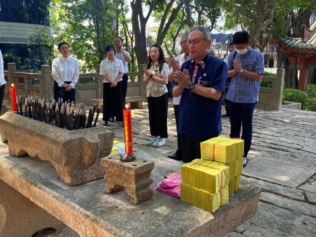 跨越600年的一跪！琉球友人在京祭祖，一句“我们没有忘记先人”，戳中无数人泪点