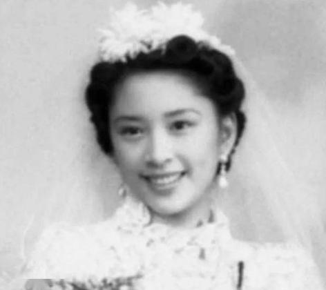 1966年，75岁的李宗仁迎娶了26岁的胡友松，大婚当晚，当李宗仁满心欢喜地走进