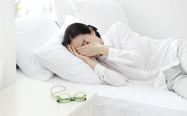 我们常听到一些人抱怨夜间头痛、手脚麻木、冷汗淋漓，许多时候，这些症状都被忽视为疲
