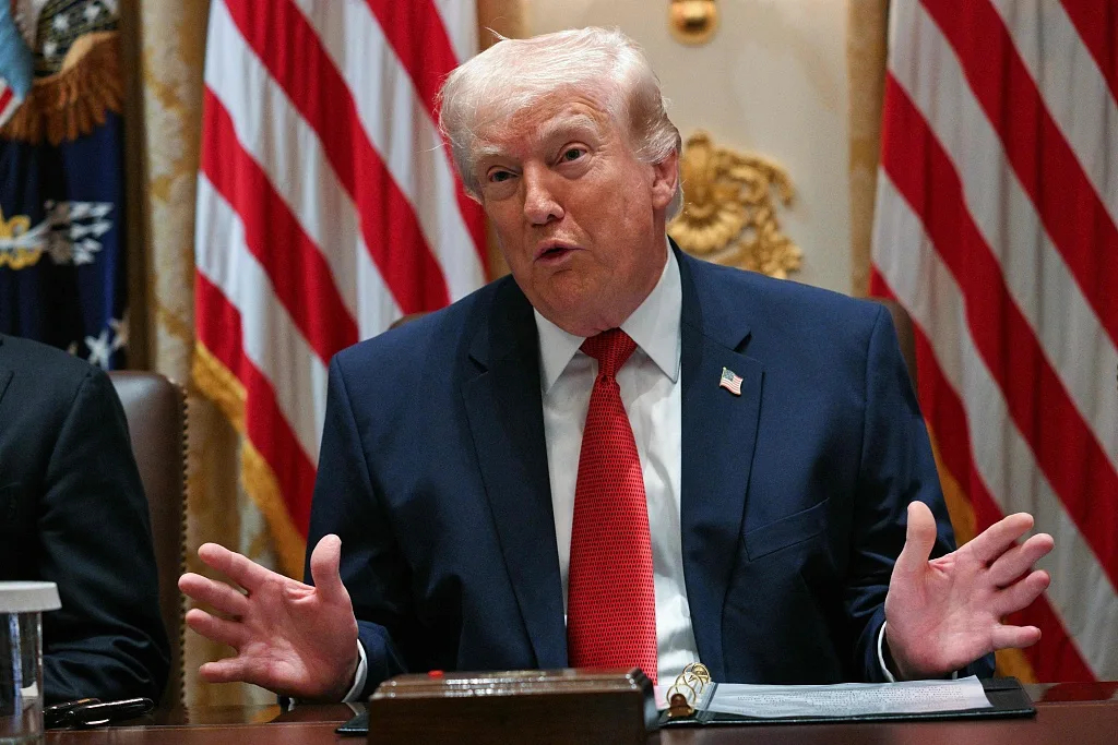 特朗普再度抨击北约盟友，将英国航母贬为玩具，称英方表示派航母支援时自己直接拒绝，