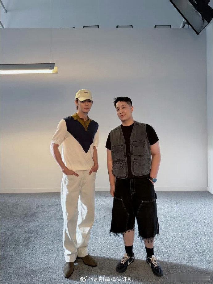 许凯这个头身比，不愧是模特出身！ 