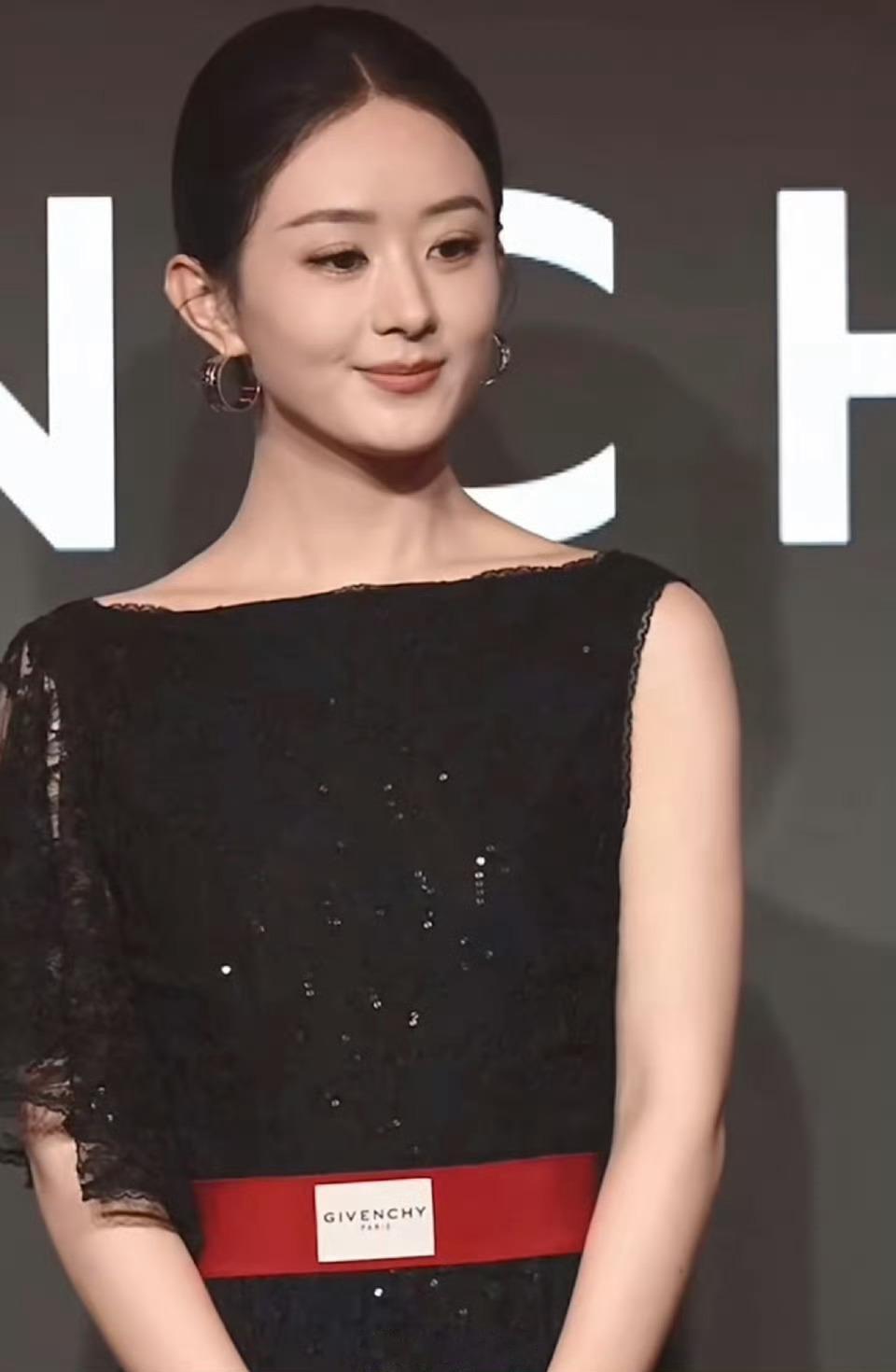 赵丽颖直播好美呀，不愧是我们的影后颖宝，演技好，实力也是杠杠的 ​​​