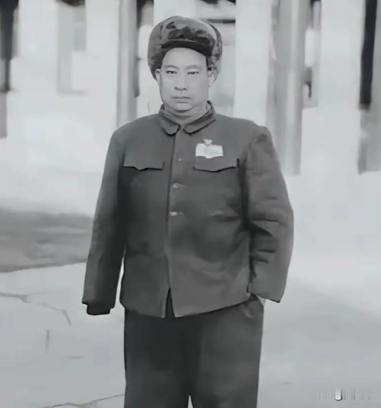 1937年雁门关伏击战中，一位24岁的独臂将军，带着八路军716团官兵，在雁门关