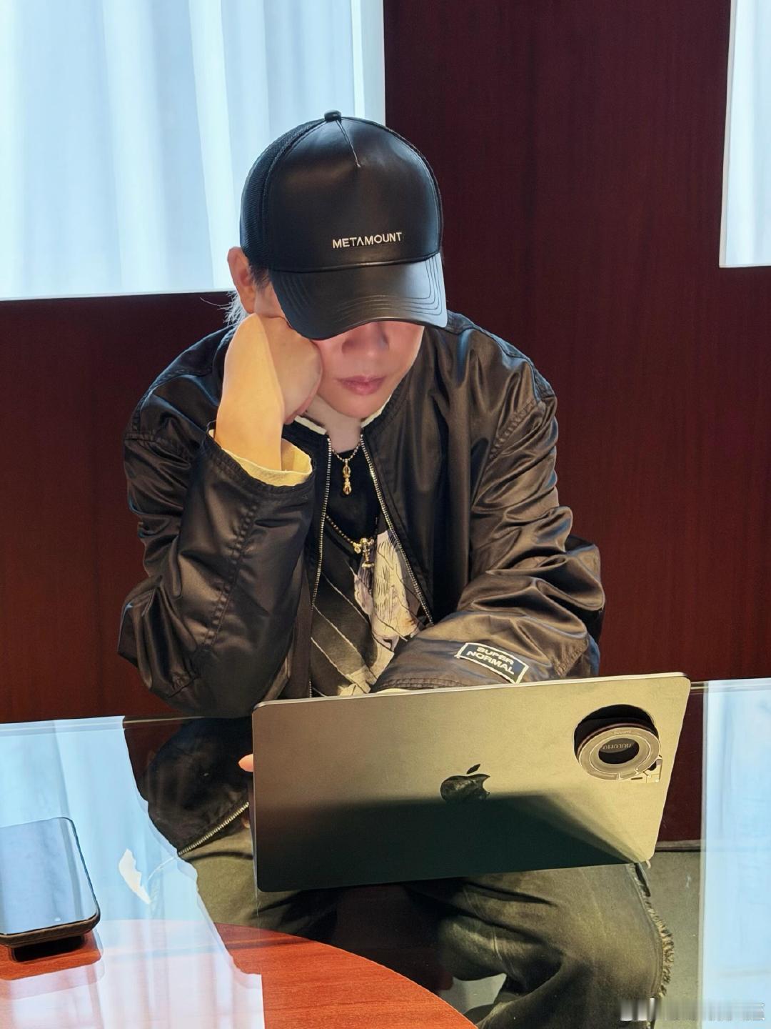 歌手胡彦斌Vibe Coding歌手直播歌手2026 唱作俱佳还懂编程，胡彦斌体