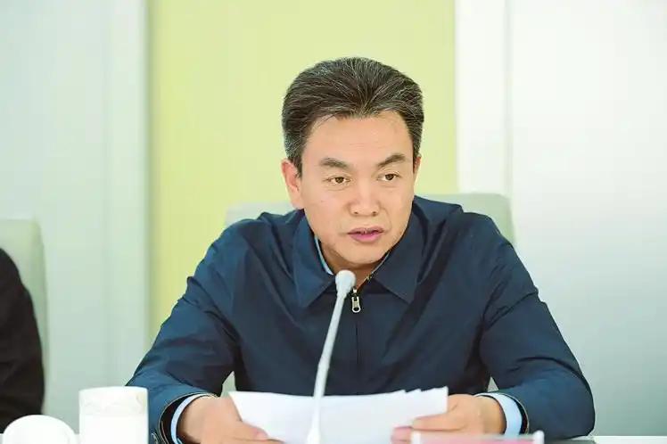 范波涛被通报同时取消退休待遇和开除党籍，这说明范波涛最晚在数月之前，就已经开始接