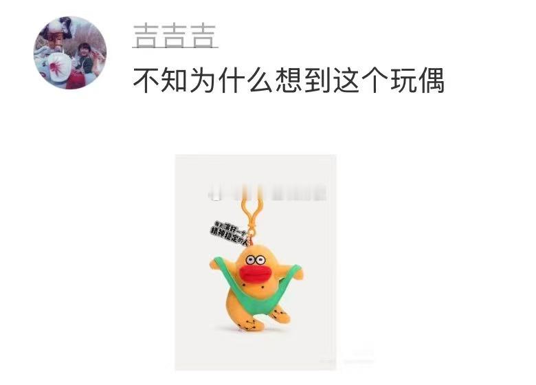 苹果千元联名配件被网友用毛线袜拿捏了！三步剪袜就能get平替，闲鱼成品不到10元