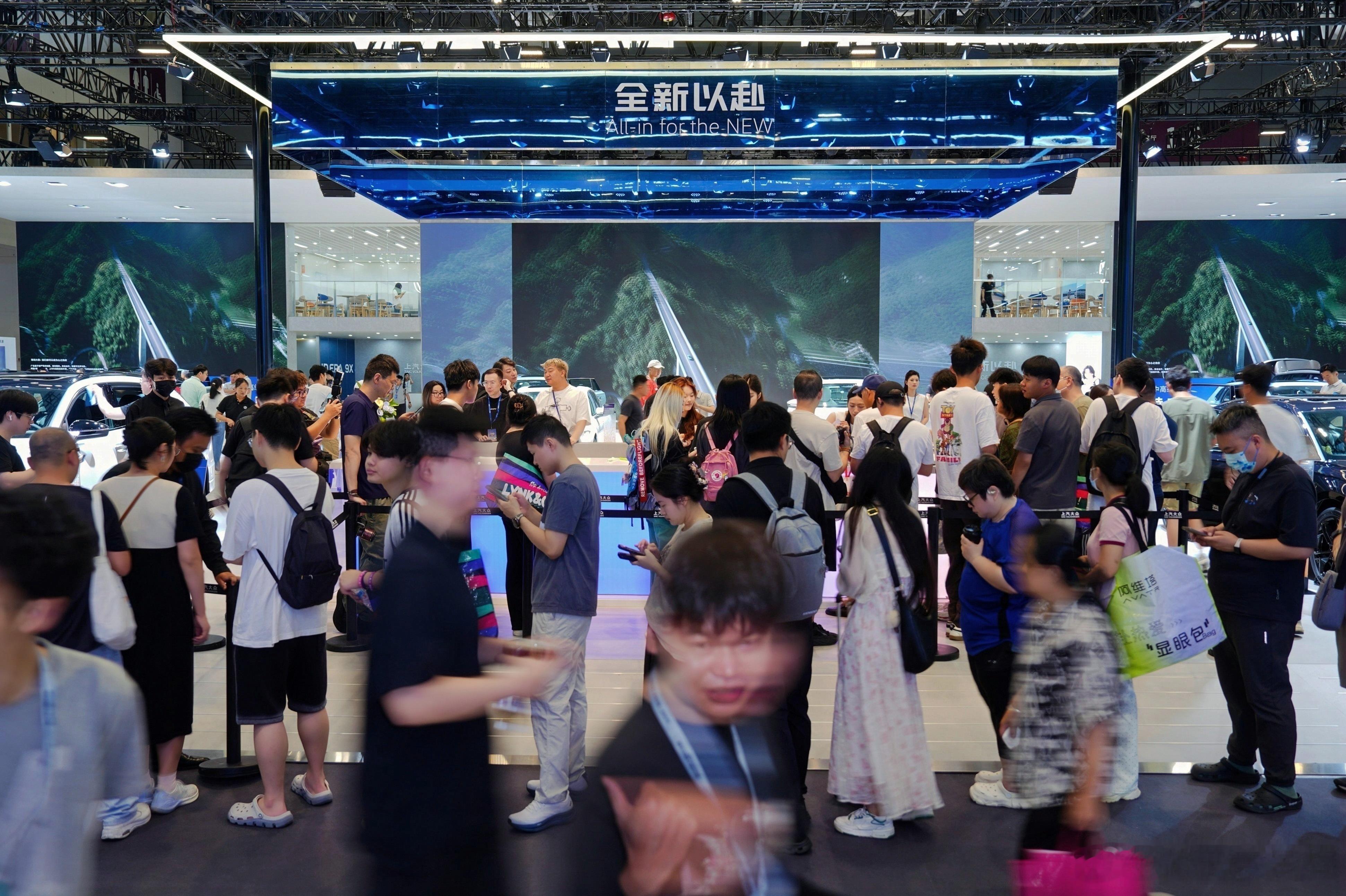 第三十届粤港澳大湾区车展，上汽大众携全系车型重磅亮相，多款新车迎来首发上市！帕萨