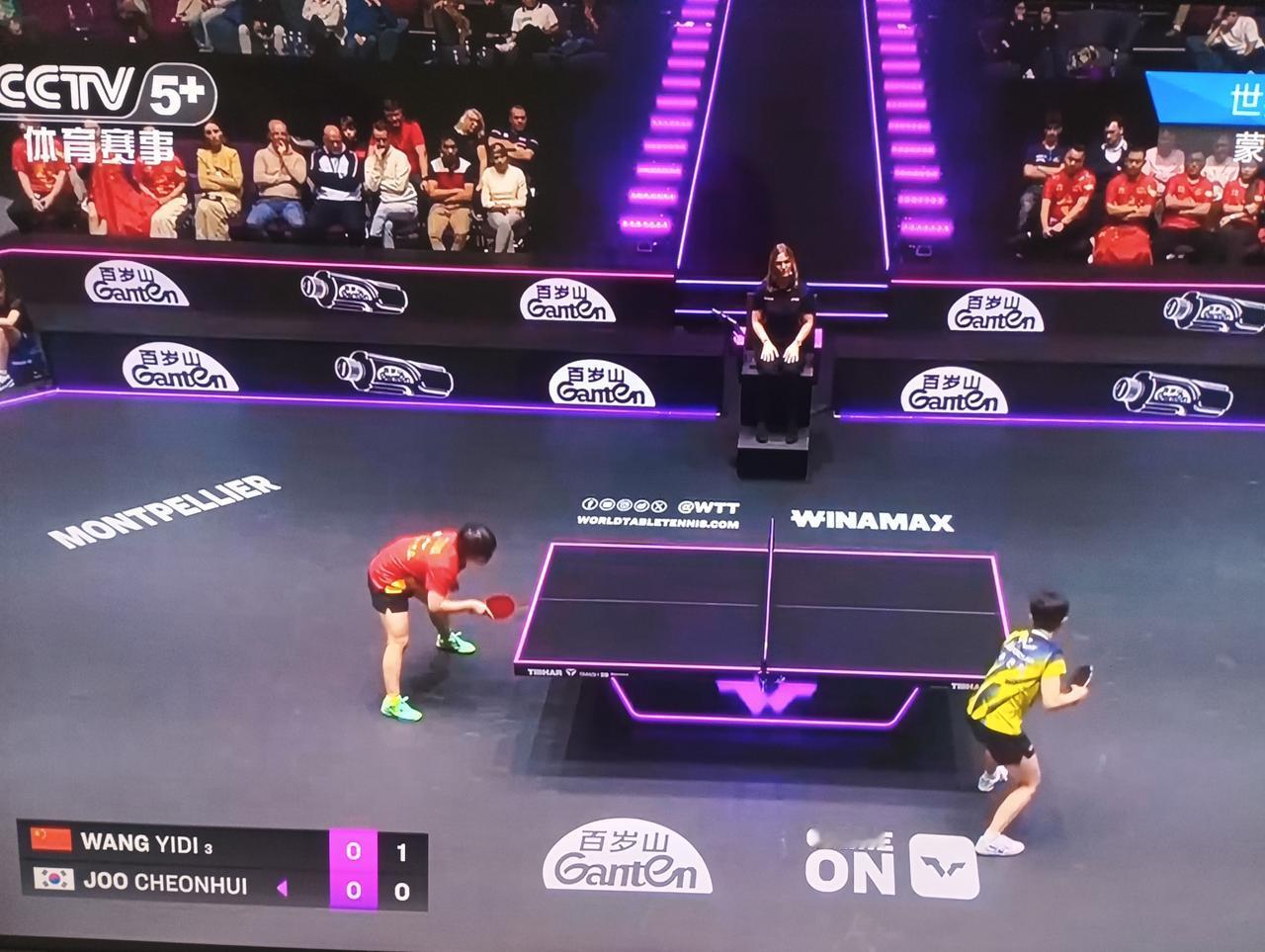 遭遇战！
王艺迪🇨🇳🆚朱芊曦🇰🇷 ！
比赛正在进行中，开局时两人都在试