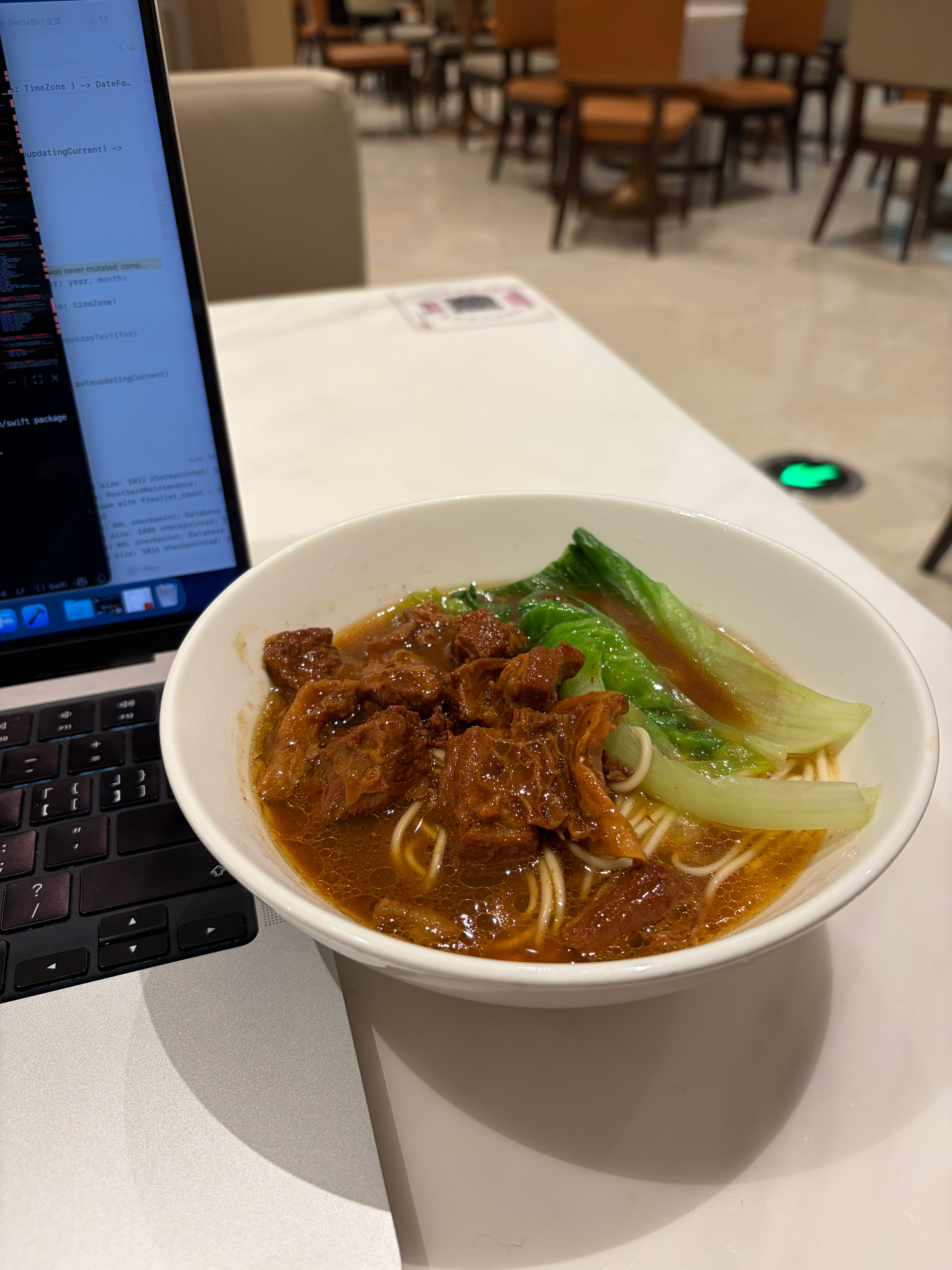 深圳东航休息室的牛肉面真的是我吃过最多牛肉的面了好感动红烧小狮子头佑酱的日常 深