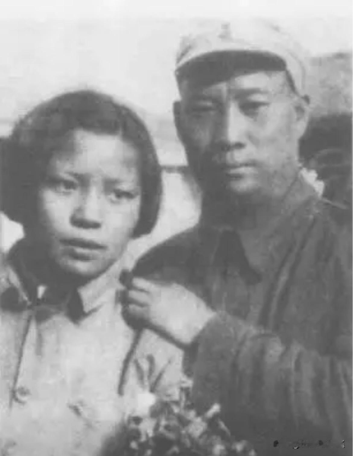 【开国功臣图片故事260】
1942年8月15日，贺炳炎与姜平在延安结为革命伴侣