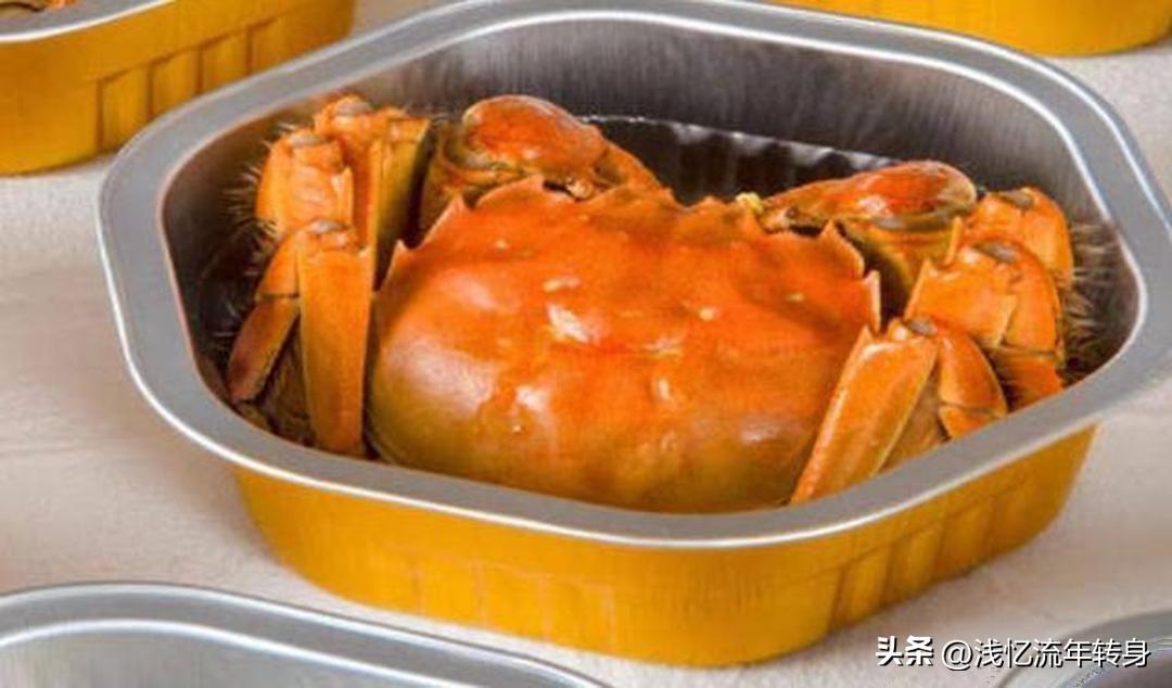 台湾大哥点外卖闹了个笑话。他在上海刷到大闸蟹标价256，心想台北一只差不多的也得