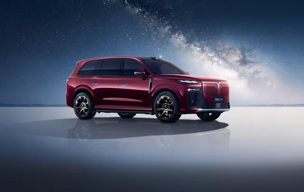 4月15日，岚图汽车开启泰山X8“72变空间秀”直播，官宣新车将于4月22日正式