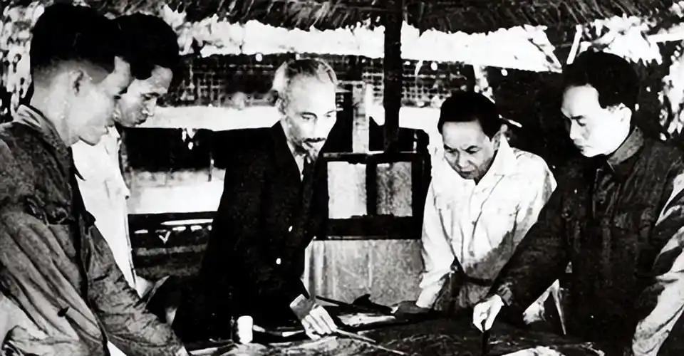 百年前，东亚三个汉字文化圈邻国，同步掀起轰轰烈烈的去汉字浪潮，三国走出三条截然不