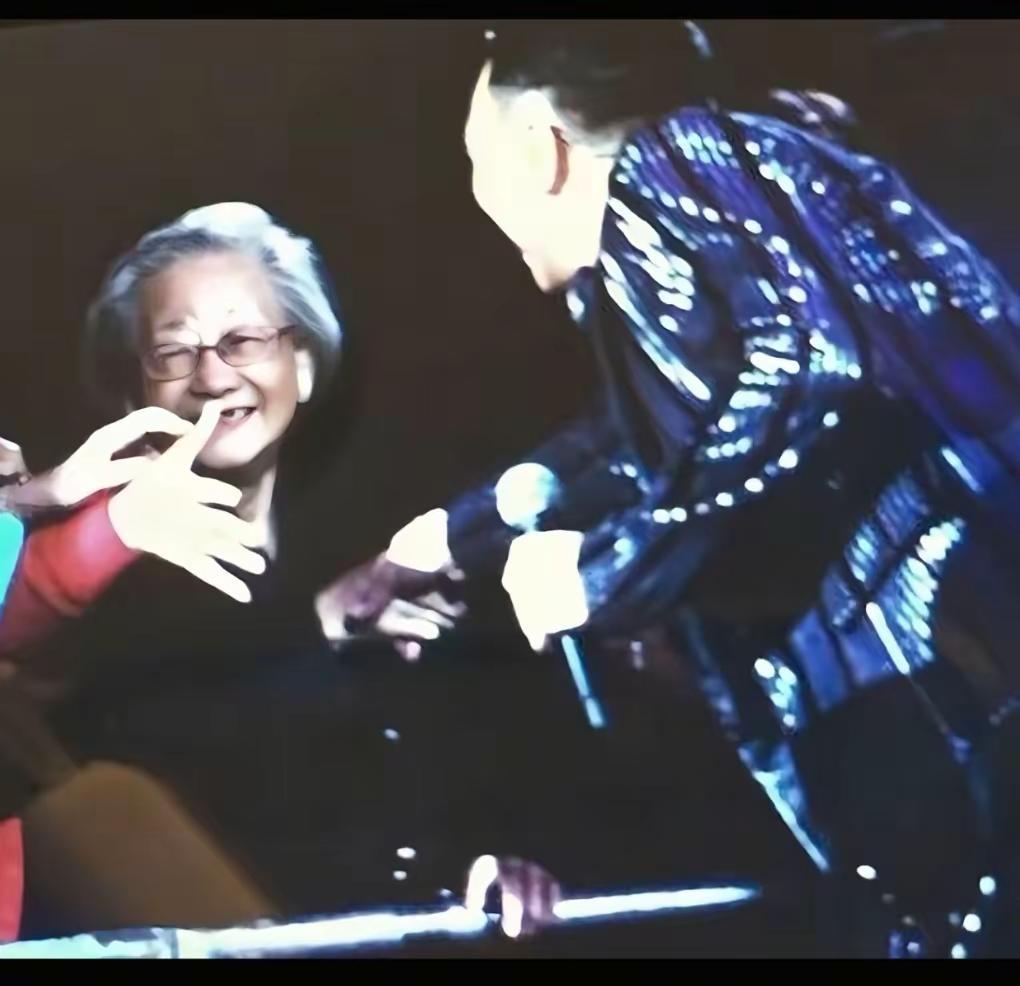 老照片 老照片里的旧时光 黄家强 黄家驹 现场演唱