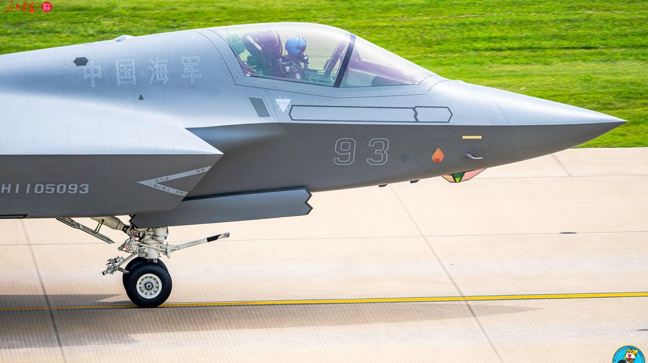 有网友认为，35跟KF21有一个共同的问题就是腻子太薄，没有隐身涂层的定制感，近