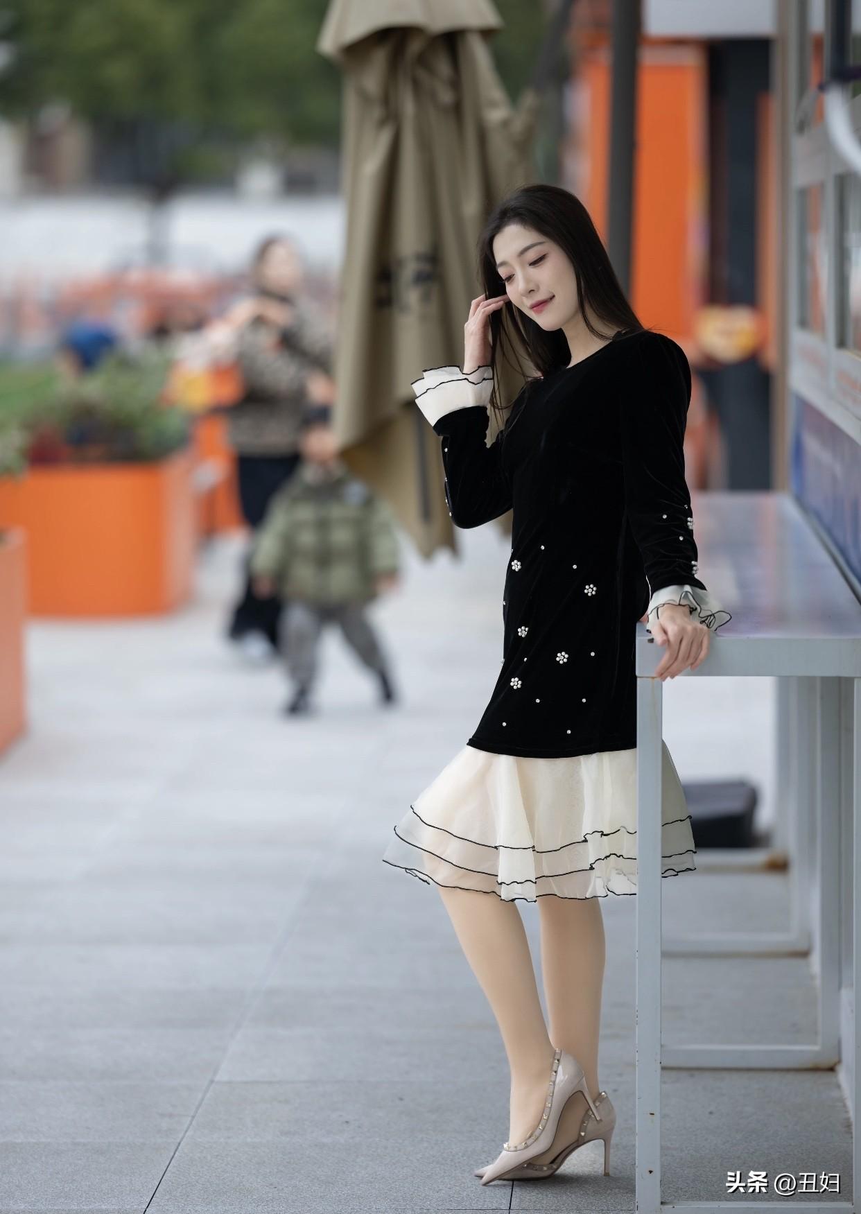 容颜会老，气质却越久越有吸引力。就像回忆母亲，照片里的美貌会模糊，可她深夜的姜茶