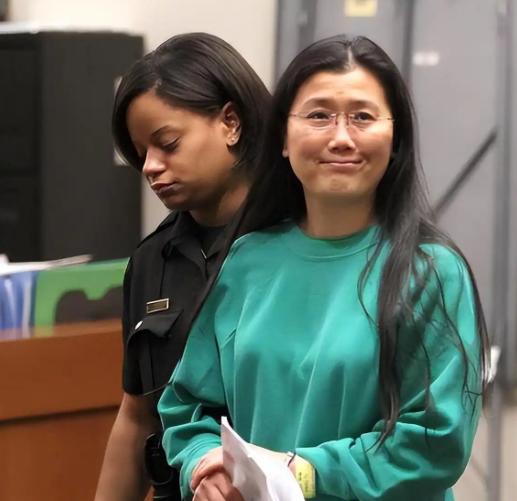 北大化学才女李天乐：潜伏在顶级药企工作十年，她利用职务之便，将其清华丈夫一点点“