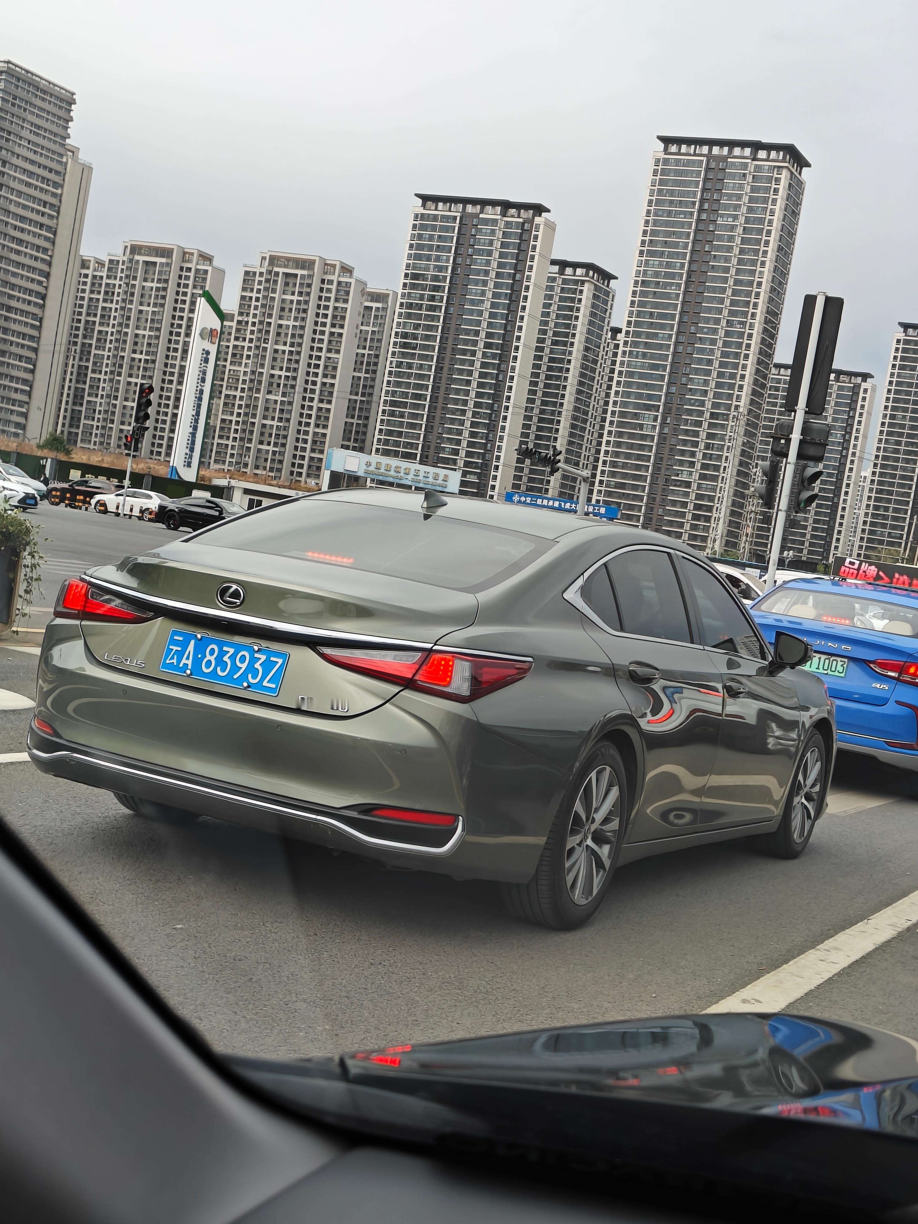 凌波玉的ES260还挺少见，图2这个个人觉得时高尔夫最帅的搭配，图3国产三件套非