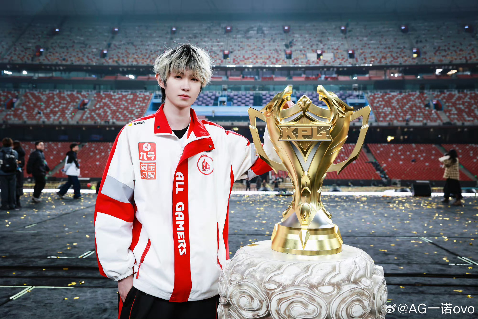 一诺等着来挑战一诺FMVP奖杯 一诺FMVP奖杯，酷！等着来挑战！ ​​​