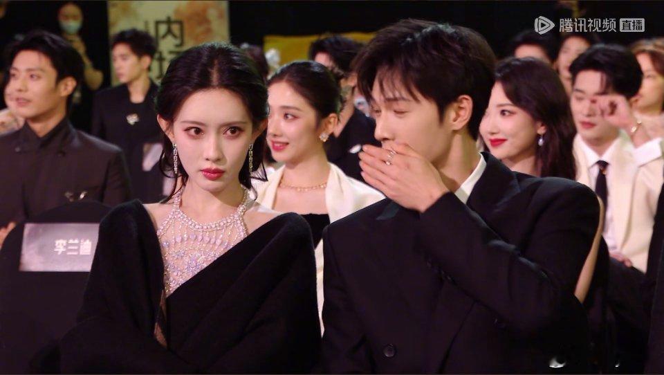 孟子义李昀锐你俩说什么呢孟子义李昀锐在聊什么 哈哈啊哈笑鼠了要！！孟子义李昀锐你