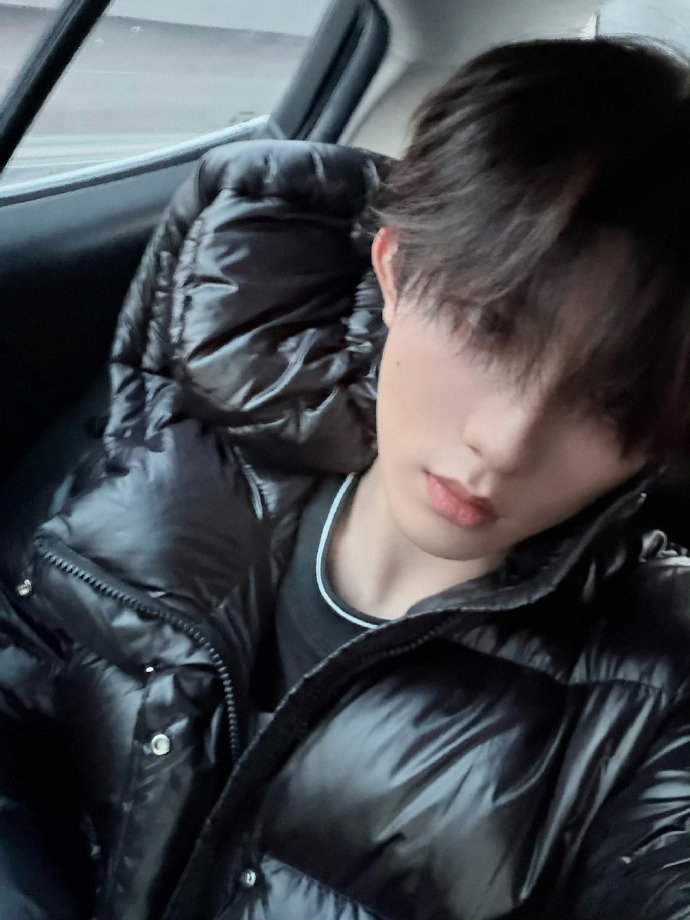 苏新皓我很想念你们苏新皓睡前碎碎念 苏新皓睡前碎碎念，说年底很忙碌 很想念你们