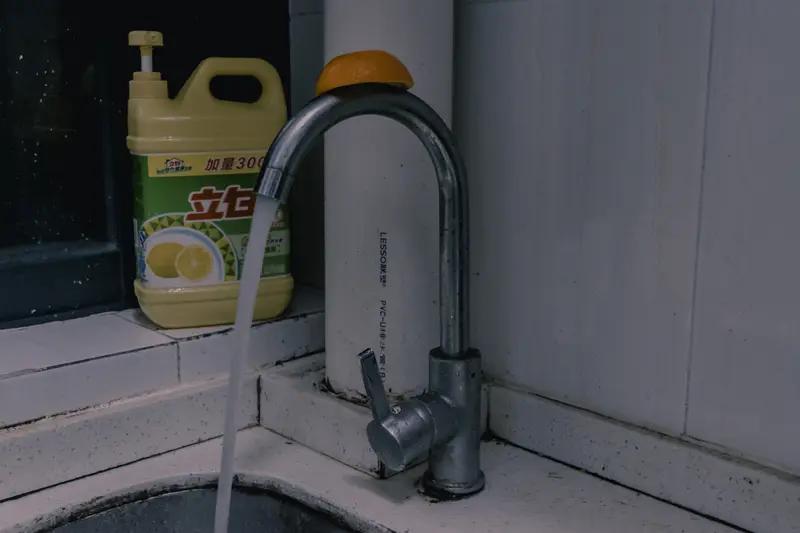 人回家了，肯定要把干活地方的电断掉啊。我家里有爸妈，不过这事儿我不太清楚他们的想