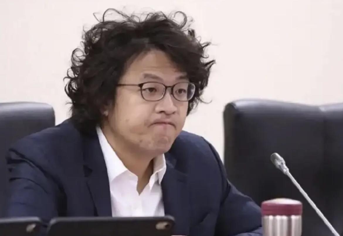 沈伯洋问陆委会副主席“大陆要抓我怎么办”，对方一句“无法回答”，道出了台湾政坛最