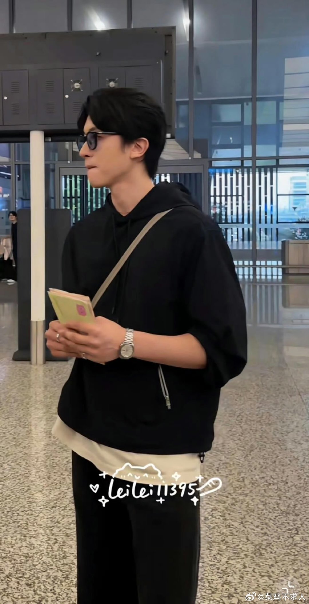 幸卓辉章明伯巴黎时装周 幸卓辉巴黎时装周状态全黑穿搭适配度满分，幸卓辉在巴黎时装