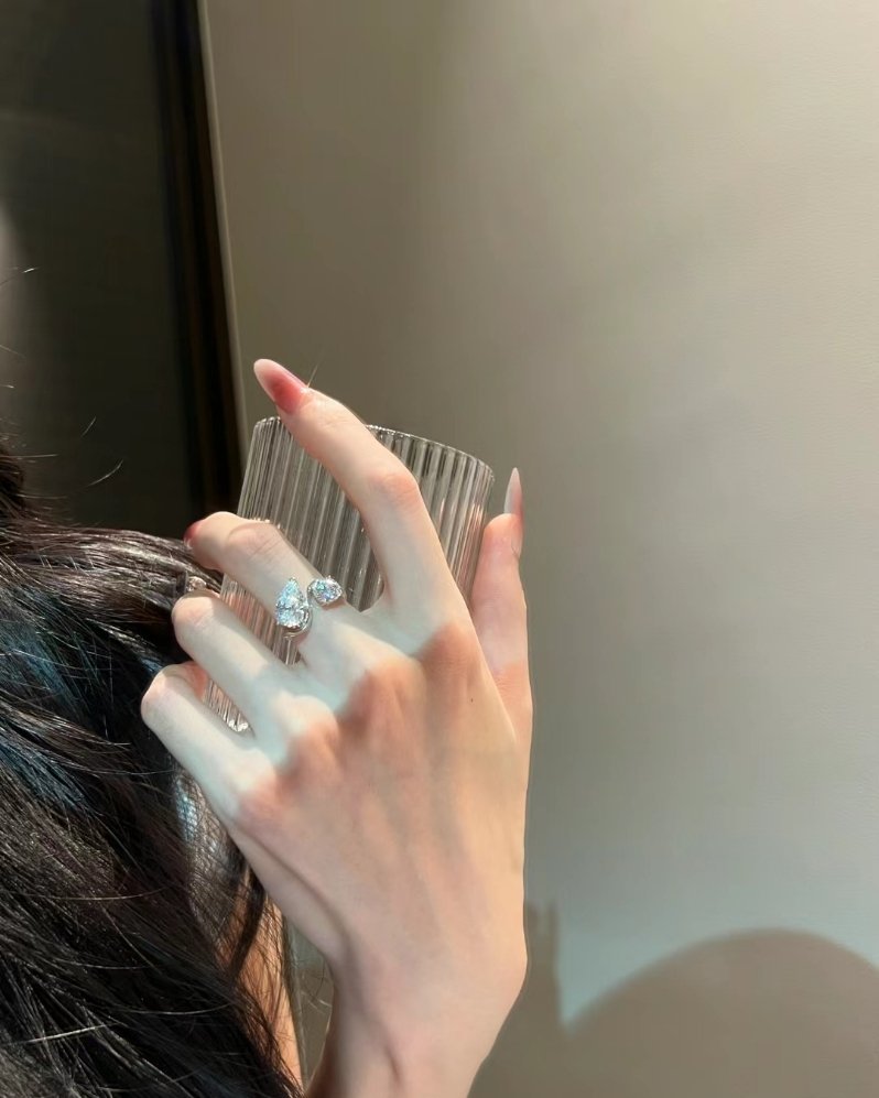 放下烦恼 卸下疲惫 敷个面膜 再睡个好觉 明天依旧光芒万丈. ​​​
