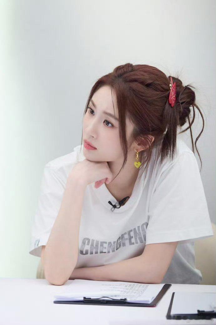 张慧雯翻牌粉丝懒羊羊拼豆乘风2026 谁能拒绝这样的张慧雯！直播翻牌粉丝拼豆，神