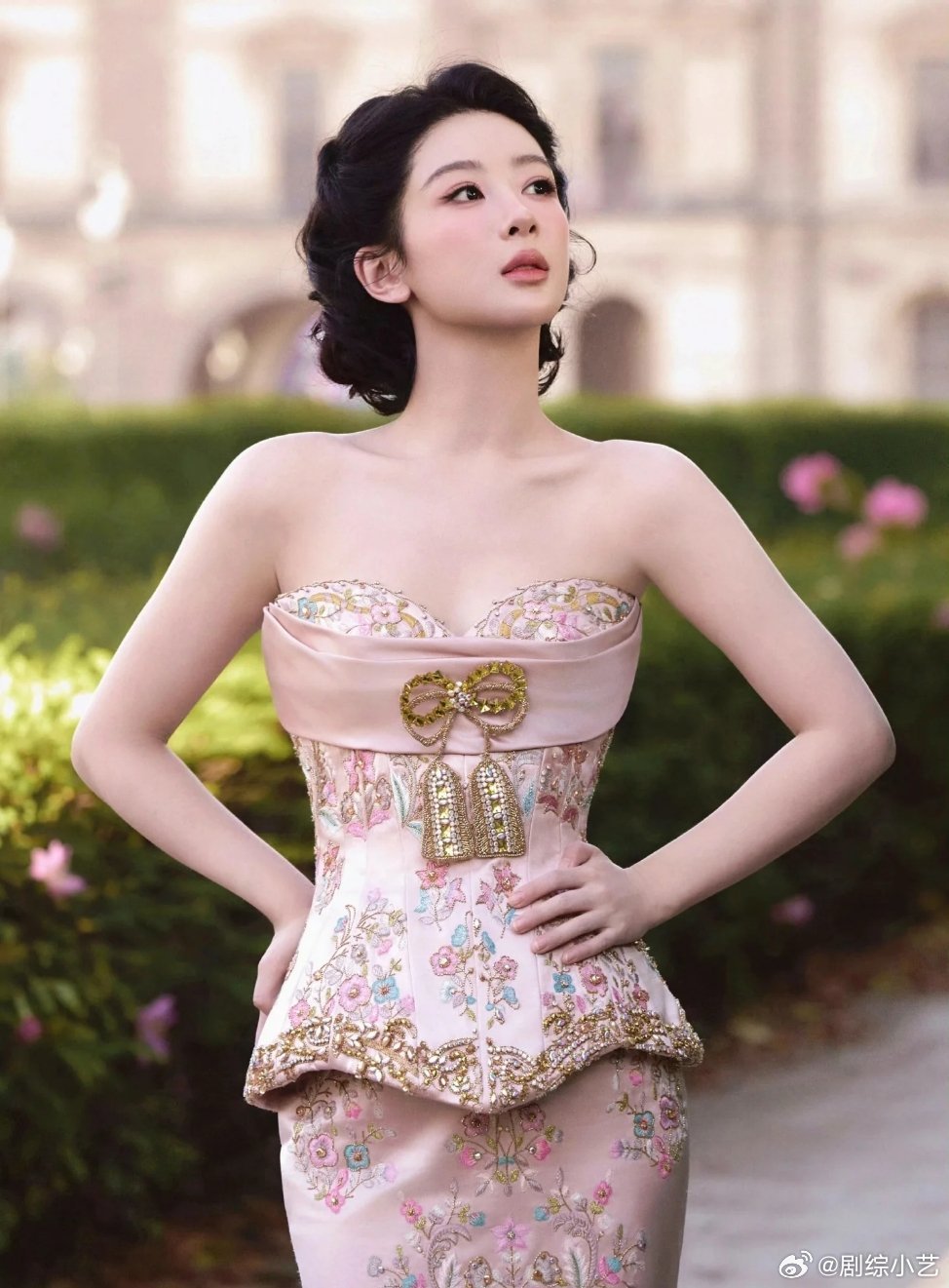 杨紫穿了祖海顶级高定杨紫穿了祖海顶级高定 杨紫好美啊，国内首位，今晚白玉兰盛会杨